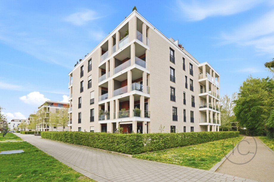 Au�enansicht Balkonseite Etagenwohnung K�ln