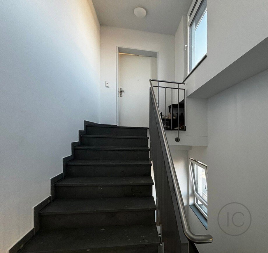 Treppenhaus Dachgeschosswohnung Bergisch Gladbach / Refrath