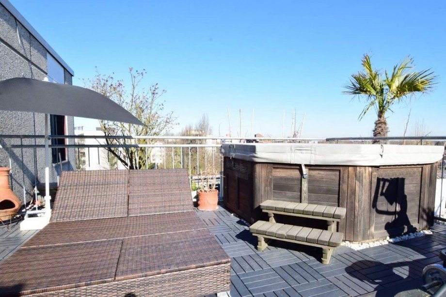 Terrasse Jacuzzi Penthousewohnung K�ln/Weiden