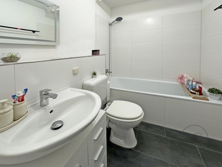 Wannenbad Etagenwohnung K�ln / Junkersdorf
