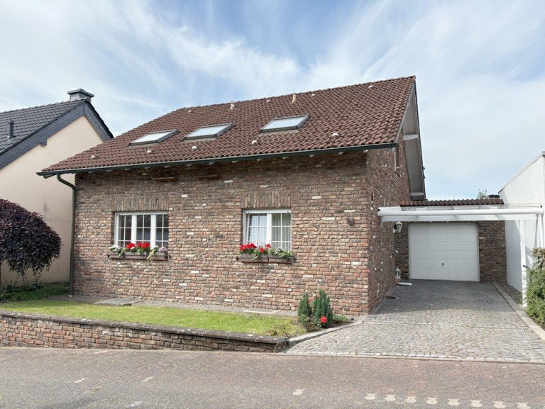 Hausansicht Kerpen Einfamilienhaus Gro�z�giges Einfamilienhaus mit sonnigem Garten in ruhiger Lage