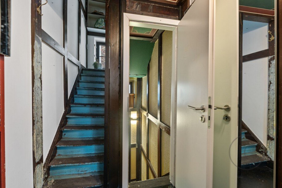 Treppe zum DG Haus K�ln