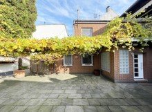 Hauseingang Frechen Bachem: Einfamilienhaus mit besonderer Atmosph�re und einzigartigem Wohnbereich