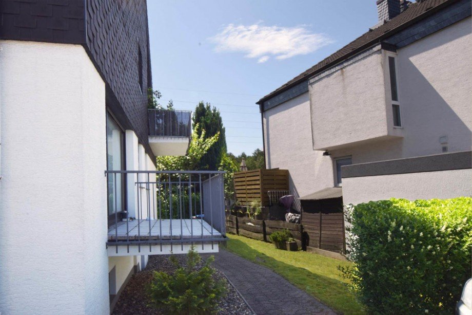Zugang zum Garten hinter dem Haus Maisonettewohnung Bergisch Gladbach