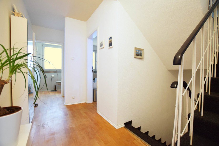 OG: Treppen und Flur Reihenmittelhaus K�ln / Lindenthal
