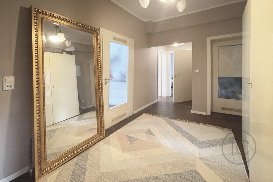 Flur Etagenwohnung K�ln