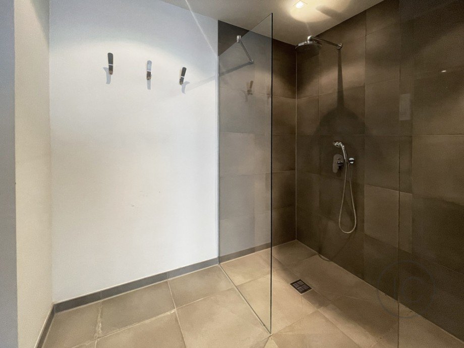 Dusche Saunabereich Etagenwohnung K�ln