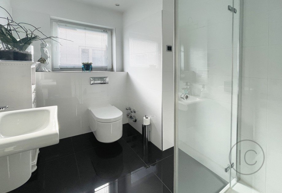 Bad untere Etage Penthousewohnung Bonn / R�ngsdorf