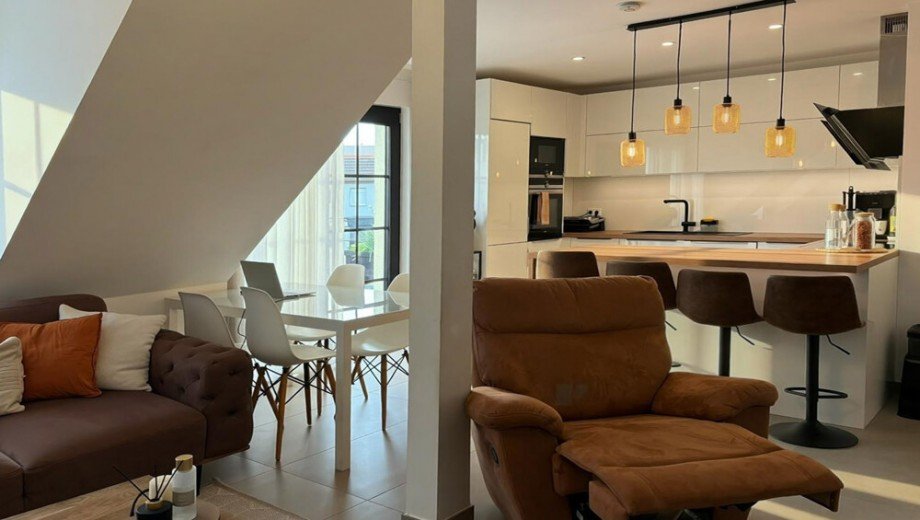 Wohnraum Maisonettewohnung K�ln