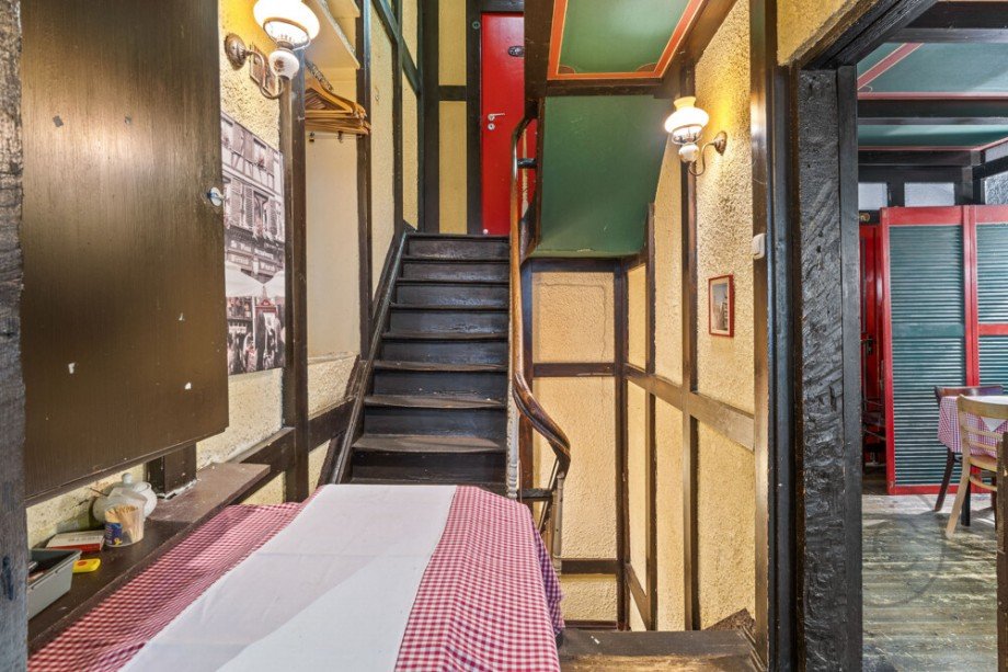 Treppe zum 2.OG Haus K�ln