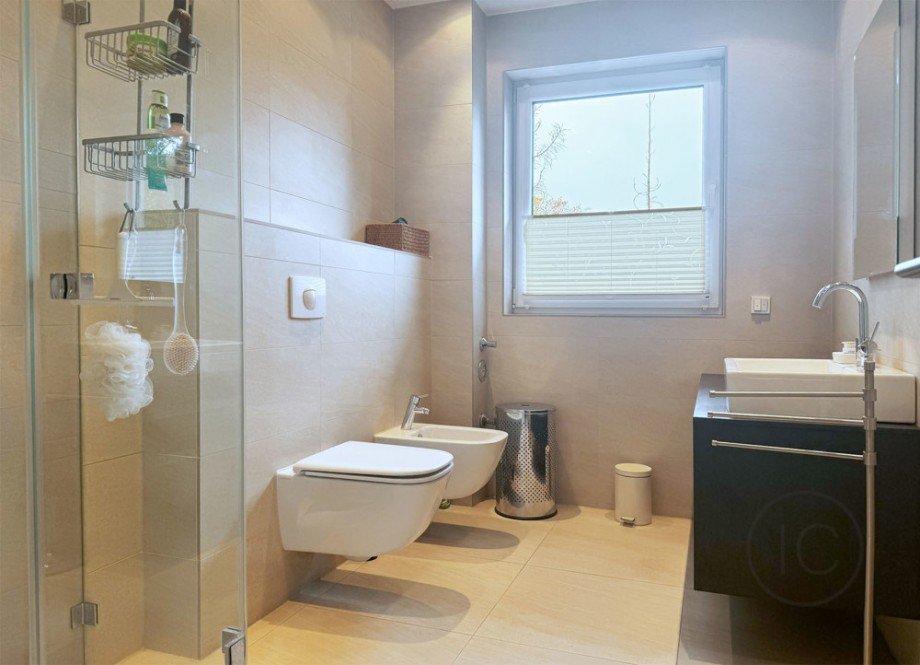 Badezimmer WHG 1. OG Zweifamilienhaus Wahnheide