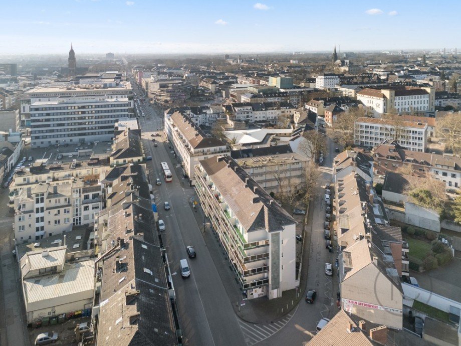 Drohnenaufnahme Mehrfamilienhaus Krefeld / Cracau