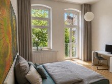 Schlafzimmer Blick auf Fenster Sanierte 1,5-Zimmer-Altbauwohnung als Kapitalanlage oder zur Eigennutzung
