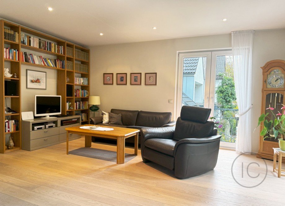 Wohnzimmer WHg 1. OG Zweifamilienhaus Wahnheide