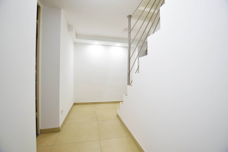 Keller Flur Doppelhaush�lfte K�ln / Poll