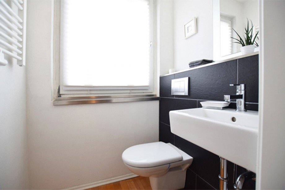 OG: G�ste WC Reihenmittelhaus K�ln / Lindenthal