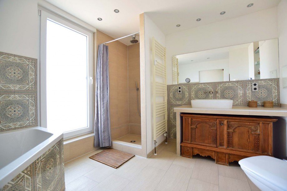 Bad mit Ausgang Richtung Terrasse und Jacuzzi Penthousewohnung K�ln/Weiden