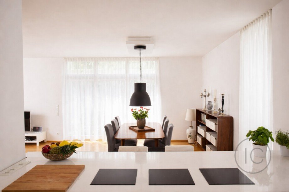 Blick ins Esszimmer Maisonettewohnung K�ln / Rath/Heumar
