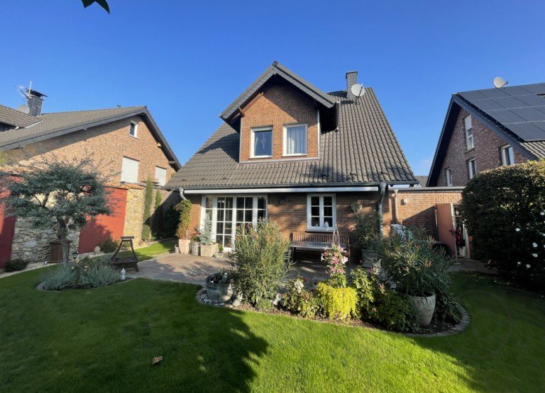 Au�enansicht Garten Niederkassel Einfamilienhaus Exklusives freistehendes Einfamilienhaus in Niederkassel