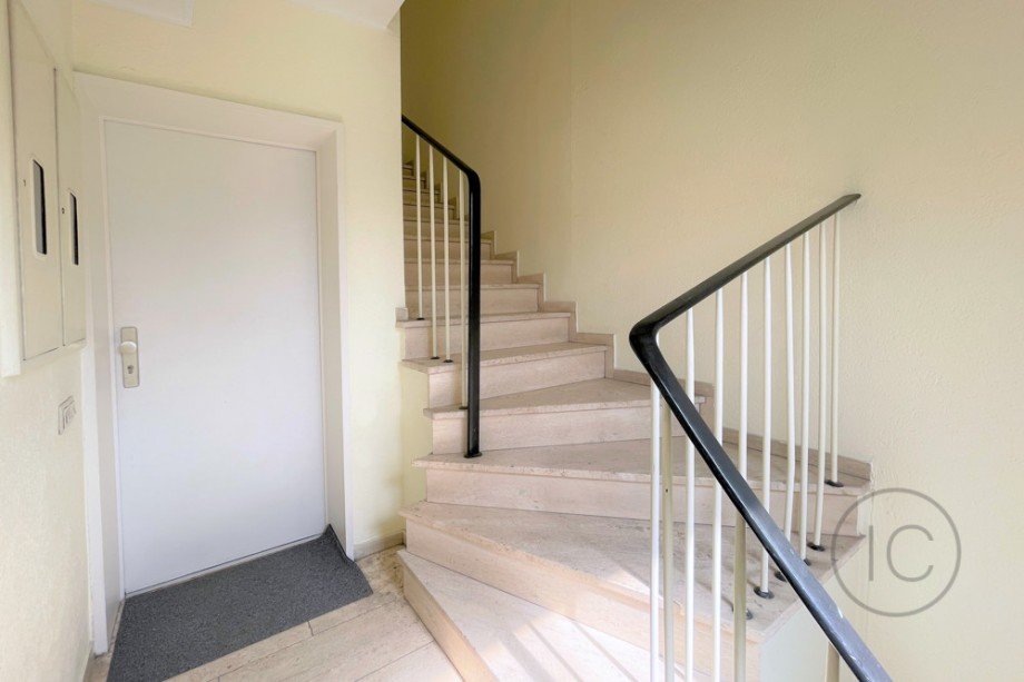 Treppenhaus Dachgeschoss Etagenwohnung Bocklem�nd / Mengenich