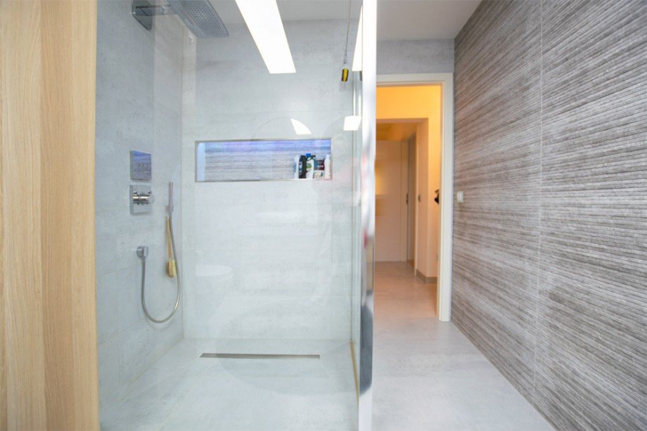 Bad 2 Etagenwohnung K�ln / Niehl