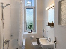 Badezimmer Sanierte Altbauwohnung als Kapitalanlage oder zur Eigennutzung