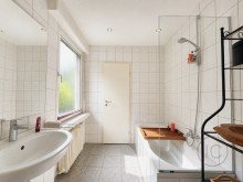 Wannenbad Bezugsfreie 4-Zimmer-Wohnung mit Terrasse, Balkon und Gr�nblick am K�nigsforst