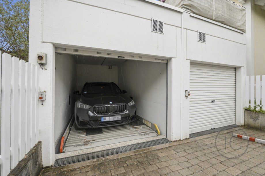Duplex Garage Dachgeschosswohnung M�nchen
