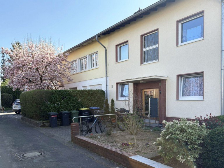 Hausansicht Bonn / Dottendorf Mehrfamilienhaus Gepflegtes Mehrfamilienhaus mit Garten und Balkon in ruhiger Spielstra�e