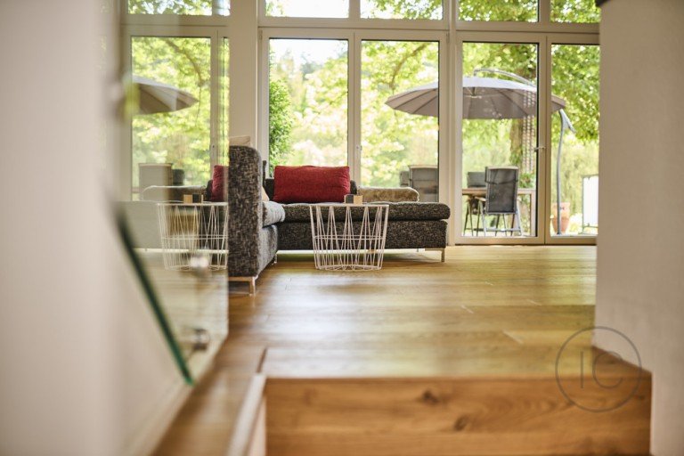 Blick ins Wohnzimmer R�srath Erdgeschosswohnung Bezugsfrei Maisonette-Wohnung mit gro�z�giger Terrasse und Garten