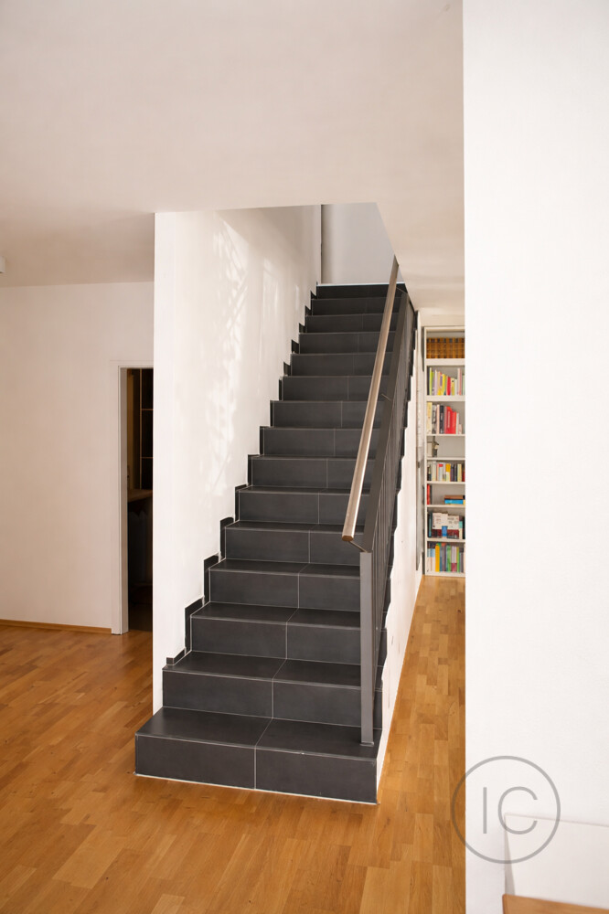 Treppe ins OG Maisonettewohnung K�ln / Rath/Heumar