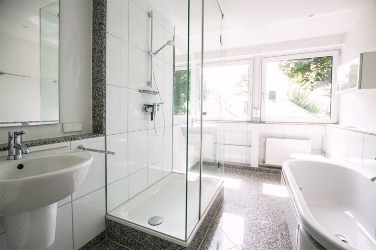 Masterbad K�ln / Lindenthal Einfamilienhaus Neu renoviertes, gro�z�giges Haus mit viel Platz und 4 Schlafzimmer in bester Lage von Lindenthal