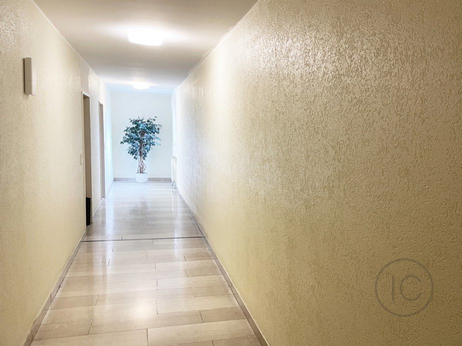 Hausflur Etagenwohnung K�ln / Junkersdorf