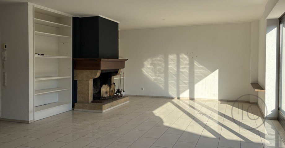 Wohnzimmer mit Kamin Mehrfamilienhaus Hilden