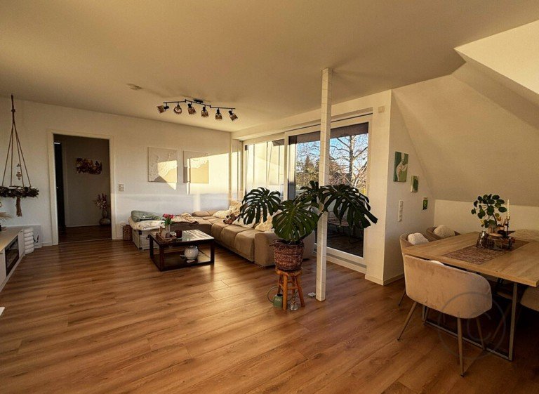 Wohnzimmer Bergisch Gladbach / Refrath Dachgeschosswohnung Moderne 2-Zimmer-Dachgeschosswohnung im K�lner Umland