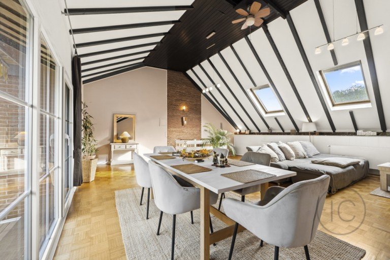 Wohnen Frechen Reihenmittelhaus Frechen Bachem: Einfamilienhaus mit besonderer Atmosph�re und einzigartigem Wohnbereich