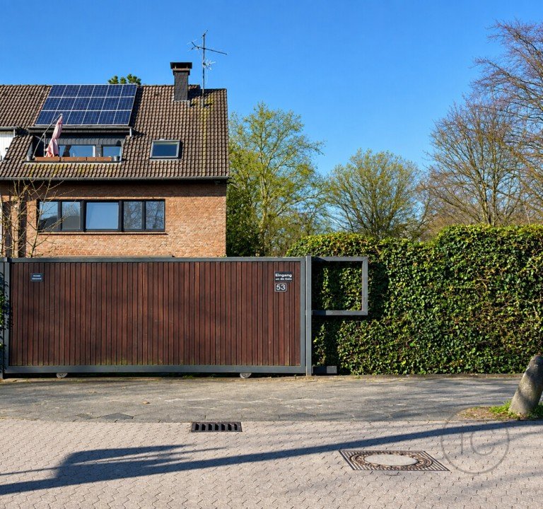 Mehrfamilienhaus in Hilden mit drei Einheiten und Entwicklungspotenzial